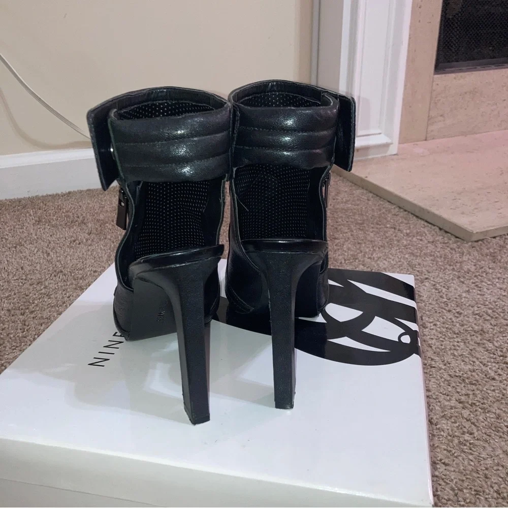 Nine West Black Tiptoe Booties Size 8.5 - Picture 7 of 8
